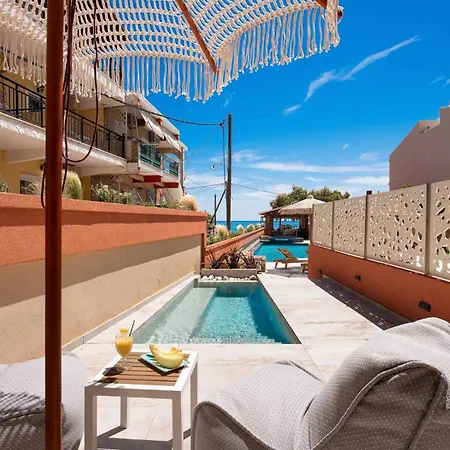 Hotel Castaway - Christos