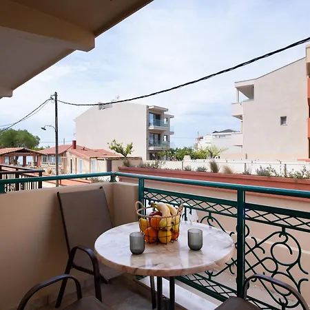 Hotel Castaway - Christos *