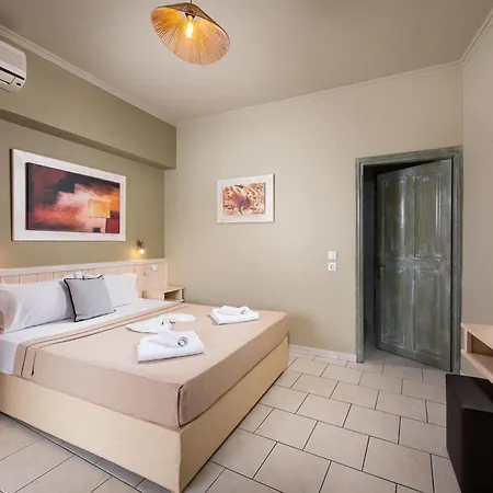 Hotel Castaway - Christos