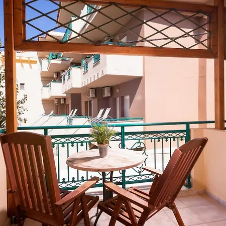 Hotel Castaway - Christos *