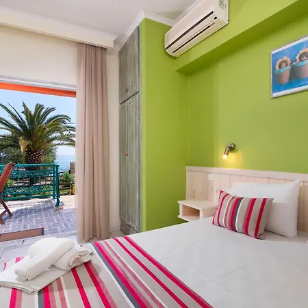 Hotel Castaway - Christos