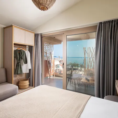 Castaway - Christos يميناريا