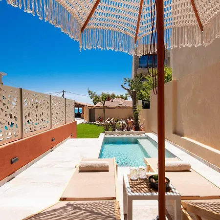 Castaway - Christos Hotel *