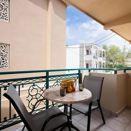 Castaway - Christos فندق يميناريا