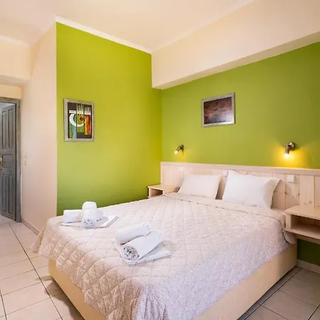 Hotel Castaway - Christos *