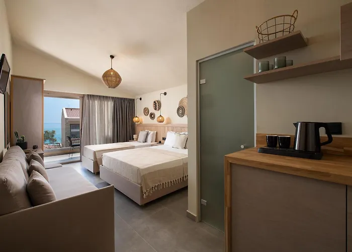 Hotel Castaway - Christos