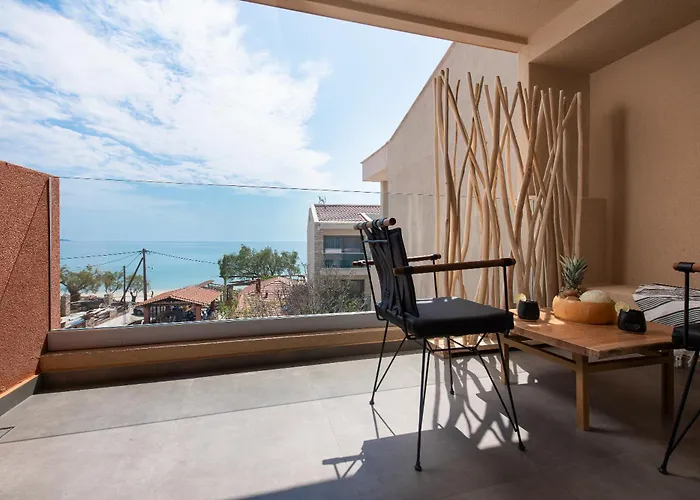 Hotel Castaway - Christos *