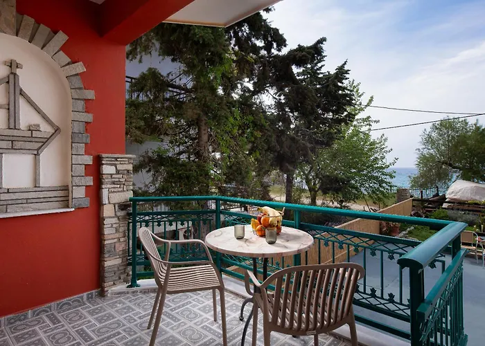 Hotel Castaway - Christos