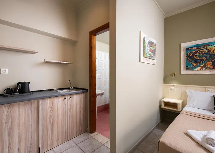 Castaway - Christos Hotel *