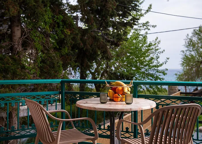 Castaway - Christos Hotel *