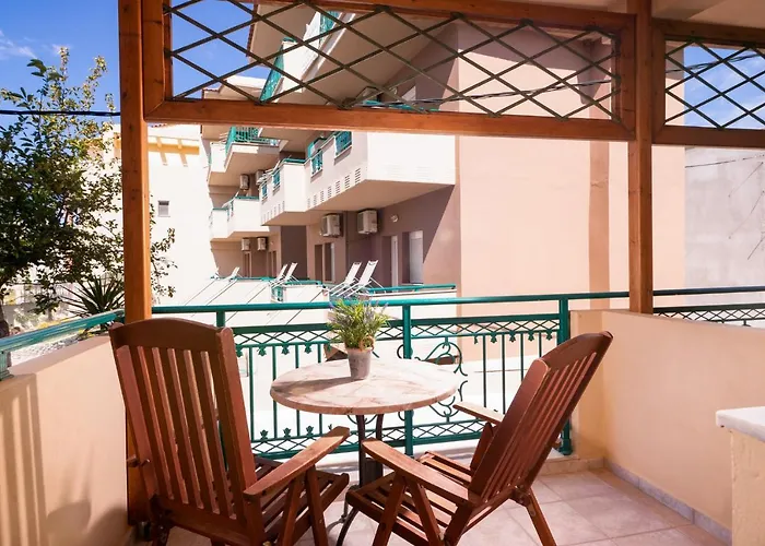 Hotel Castaway - Christos *